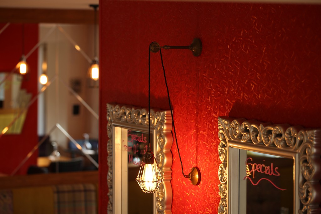How to illuminate entrances and hallways to surprise your guests