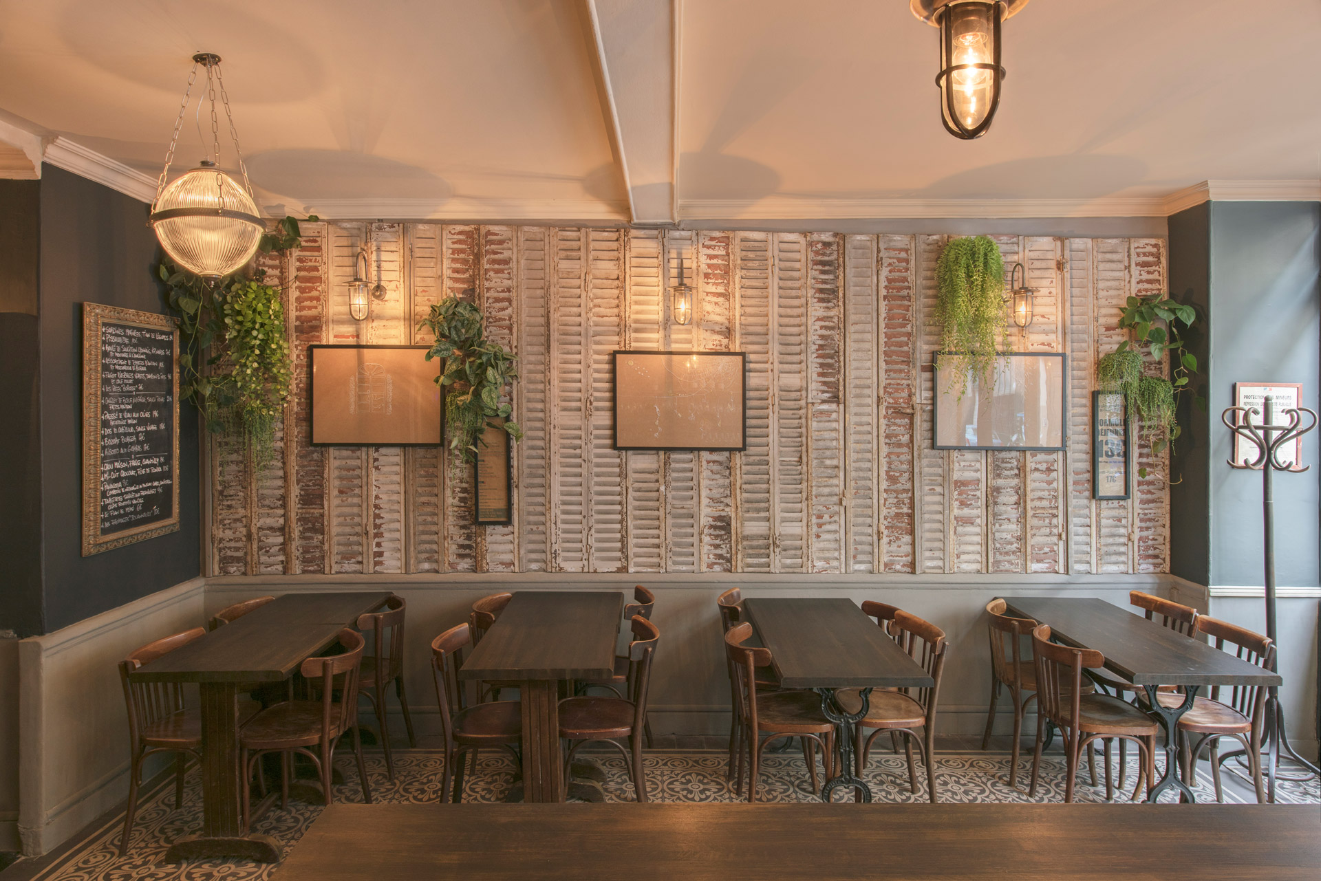 Our well glass wall lights help create an intimate dining experience at this Parisian restaurant