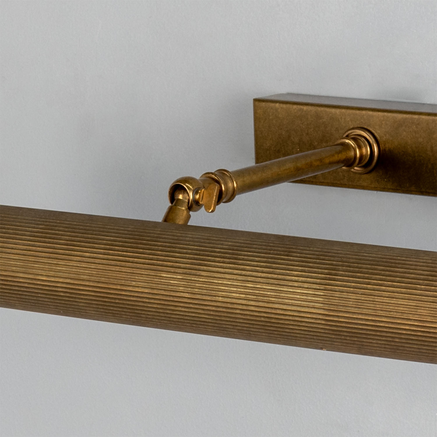 Cambridge Adjustable Reeded Brass Picture Light 50.5cm IP20